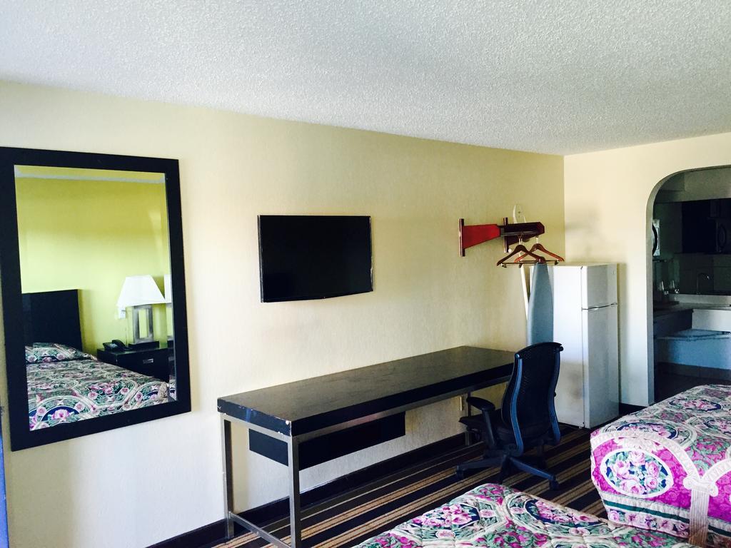 Executive Inn Groves Room photo