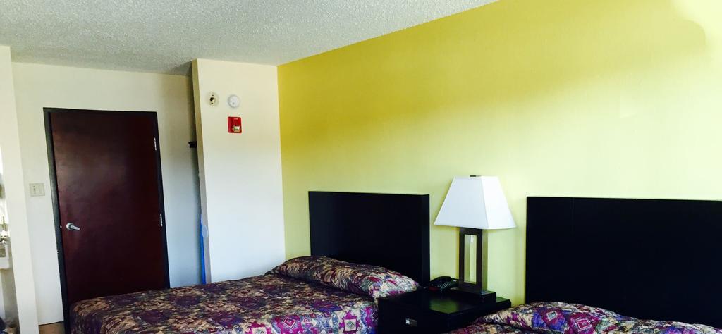 Executive Inn Groves Room photo